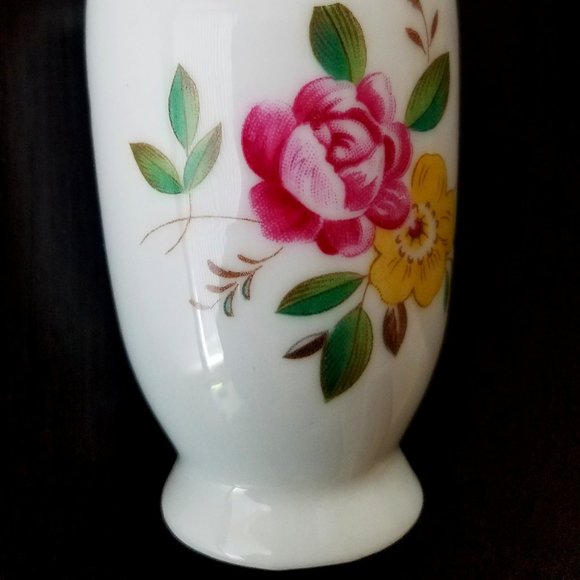 Vintage Made in China Miniature Flower Transfer Design White Vase - Picture 14 of 17